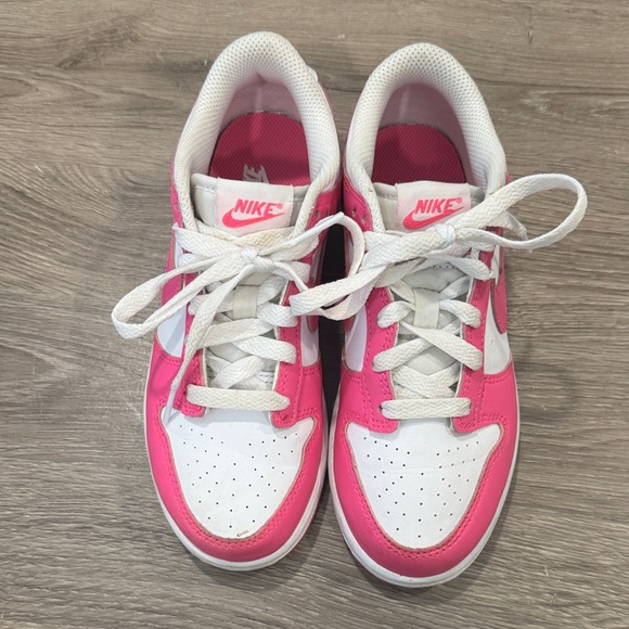 Nike Kids Sneakers in Pink and White - Picture 4 of 6